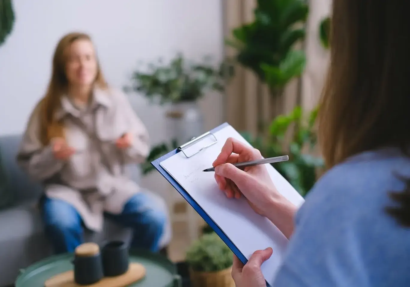 Terapia uzależnień Lublin: wywiad z pacjentką i notatki specjalisty